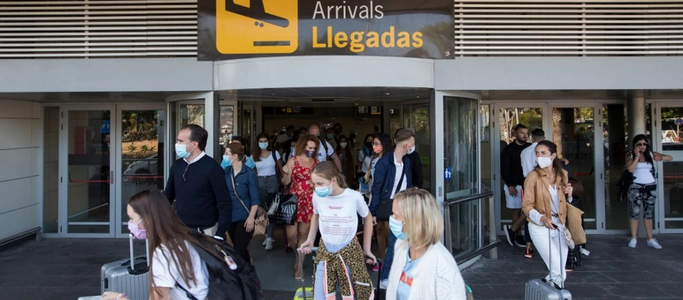 Τρεις χιλιάδες Ισπανούς που είχαν αποκλειστεί στο Μαρόκο επαναπατρίζει η Μαδρίτη